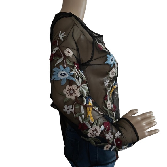 DAVI & DANI Sheer Long Sleeve Mock Neck Embroidered Blouse. Medium - Picture 5 of 7